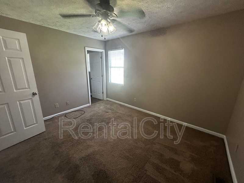 32 Gardner St - Photo 3 of 13