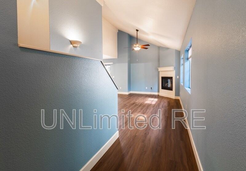 1086 W Deadwood Ct - Photo 3 of 17