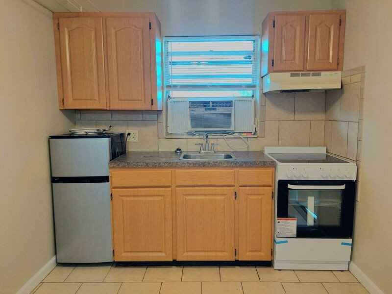 1340 Payne St #H - Photo 3 of 11