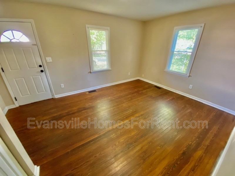 115 N Woods Ave - Photo 2 of 8