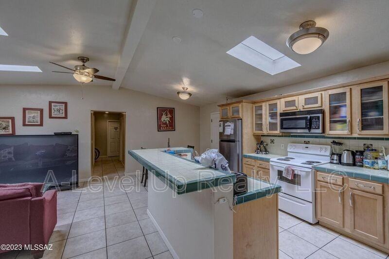1980 N Tyndall Ave #1D - Photo 4 of 50