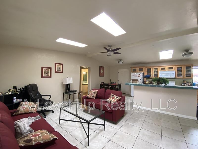 1980 N Tyndall Ave #1D - Photo 5 of 50