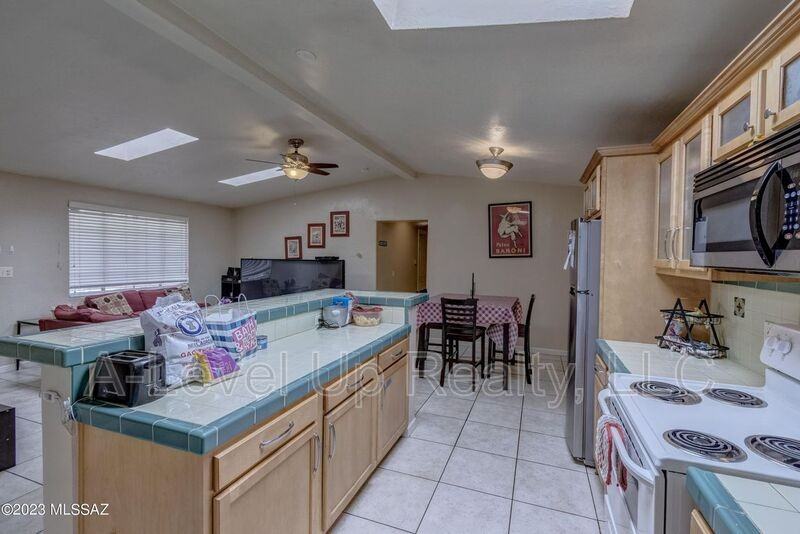 1980 N Tyndall Ave #1D - Photo 6 of 50
