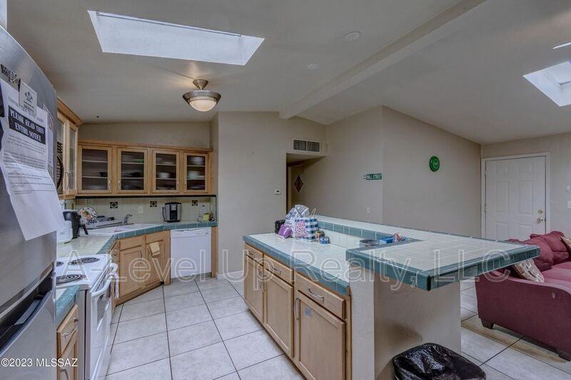 1980 N Tyndall Ave #1D - Photo 7 of 50