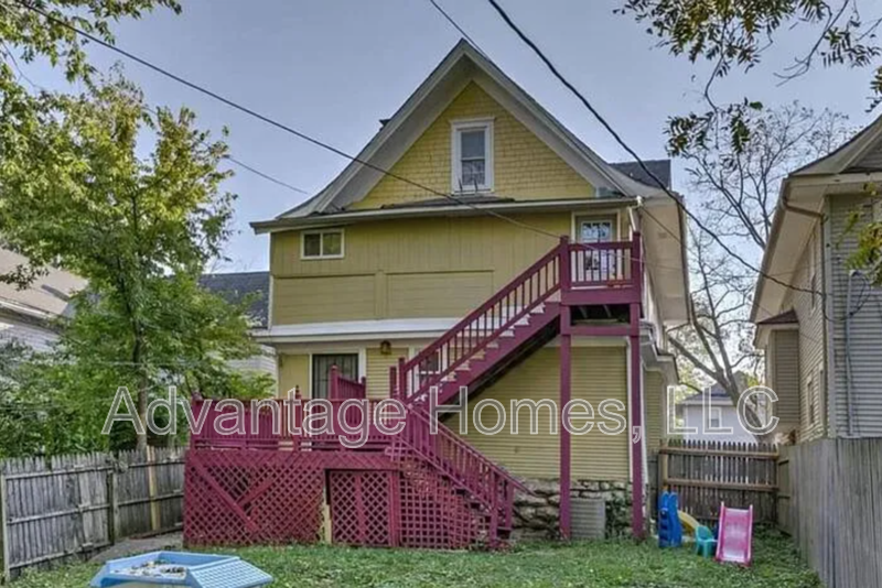 3222 Charlotte St - Photo 2 of 32