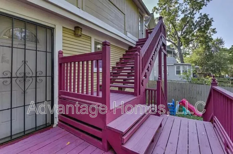 3222 Charlotte St - Photo 3 of 32