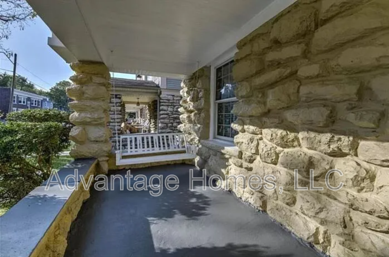 3222 Charlotte St - Photo 4 of 32