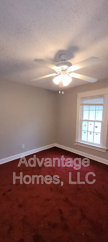 3222 Charlotte St - Photo 5 of 32