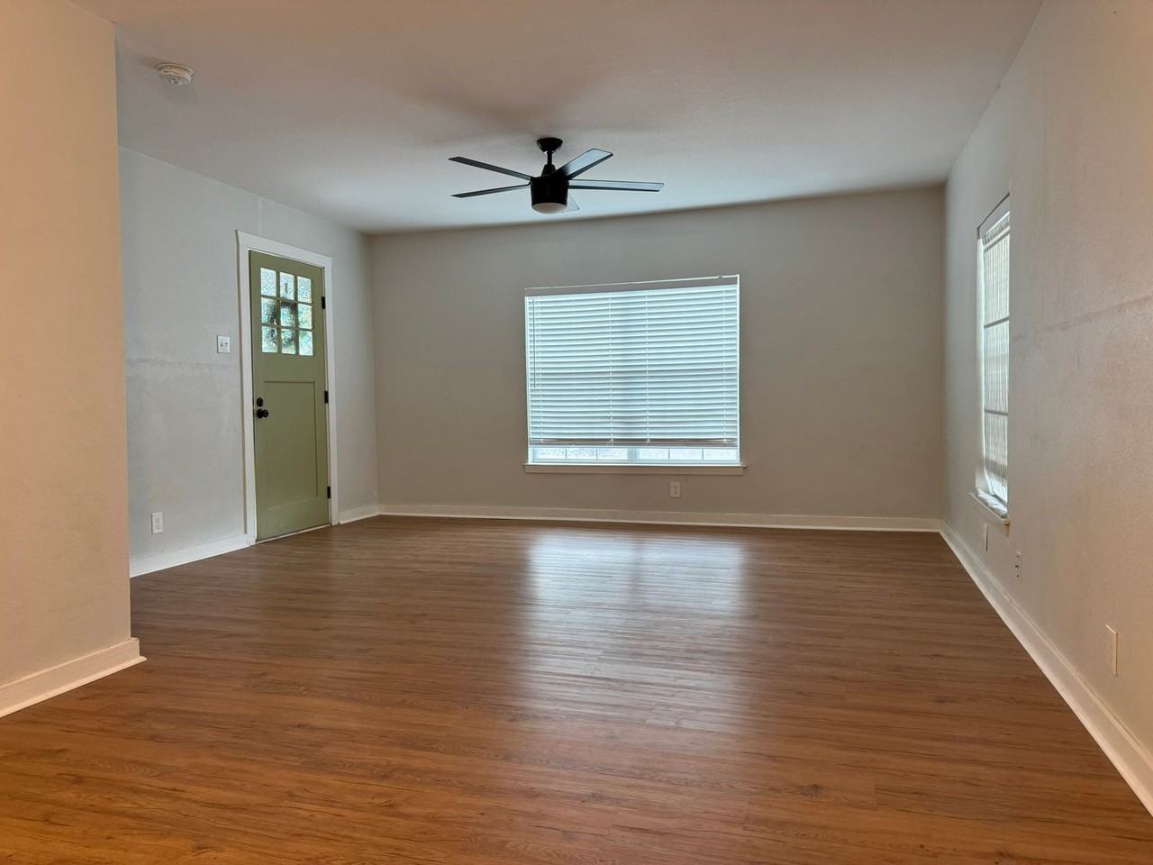 323 Arlington Court - Photo 3 of 17