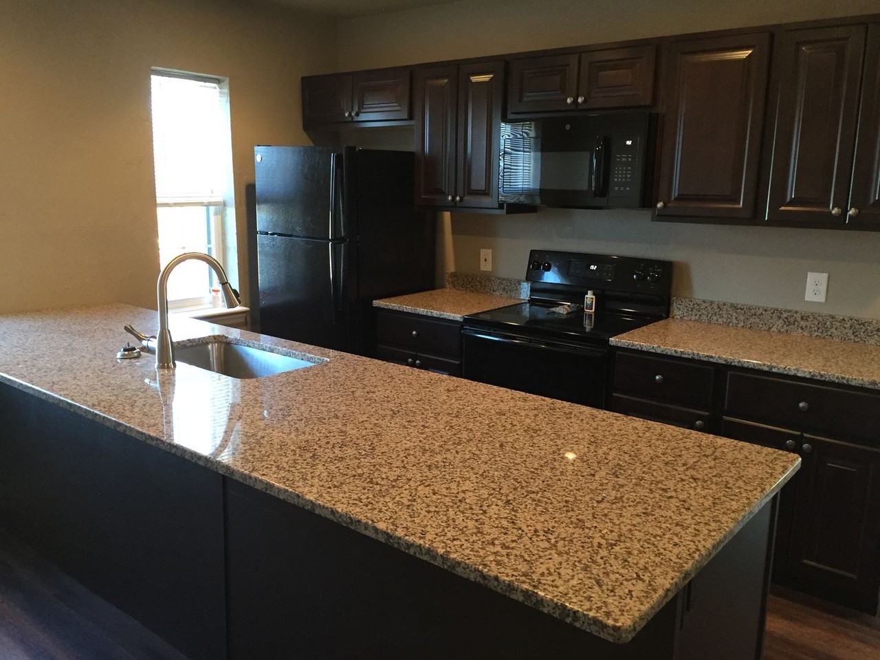 450 Madison Ave - Photo 3 of 32