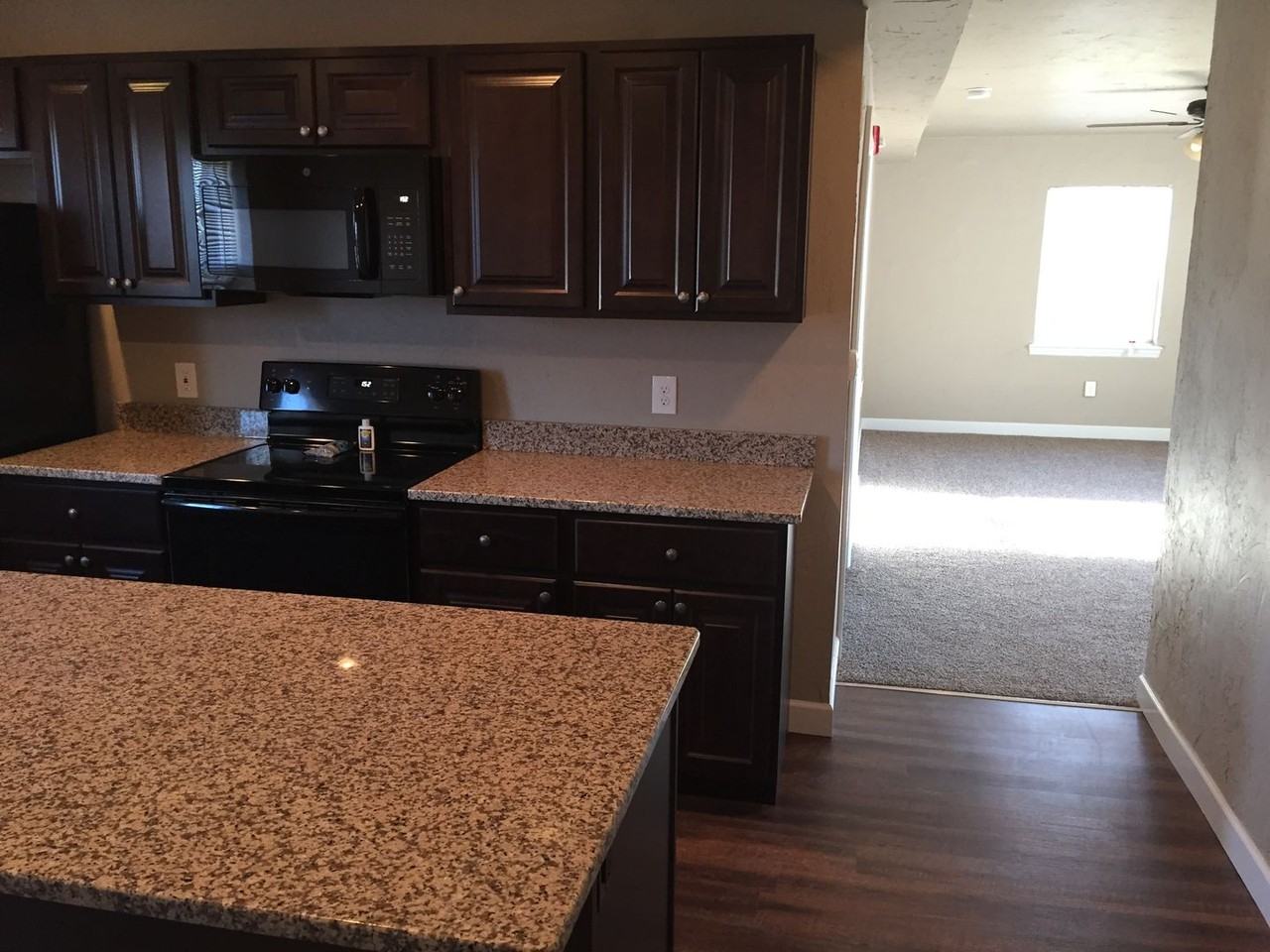 450 Madison Ave - Photo 4 of 32