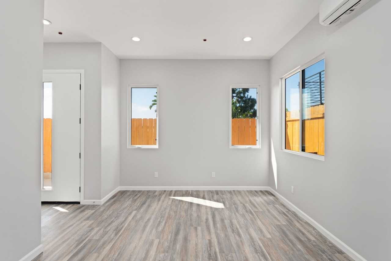 6732 Thomson Ct - Photo 3 of 15