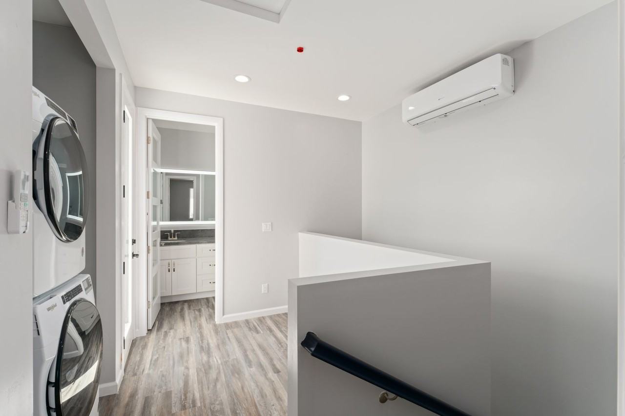 6732 Thomson Ct - Photo 4 of 15