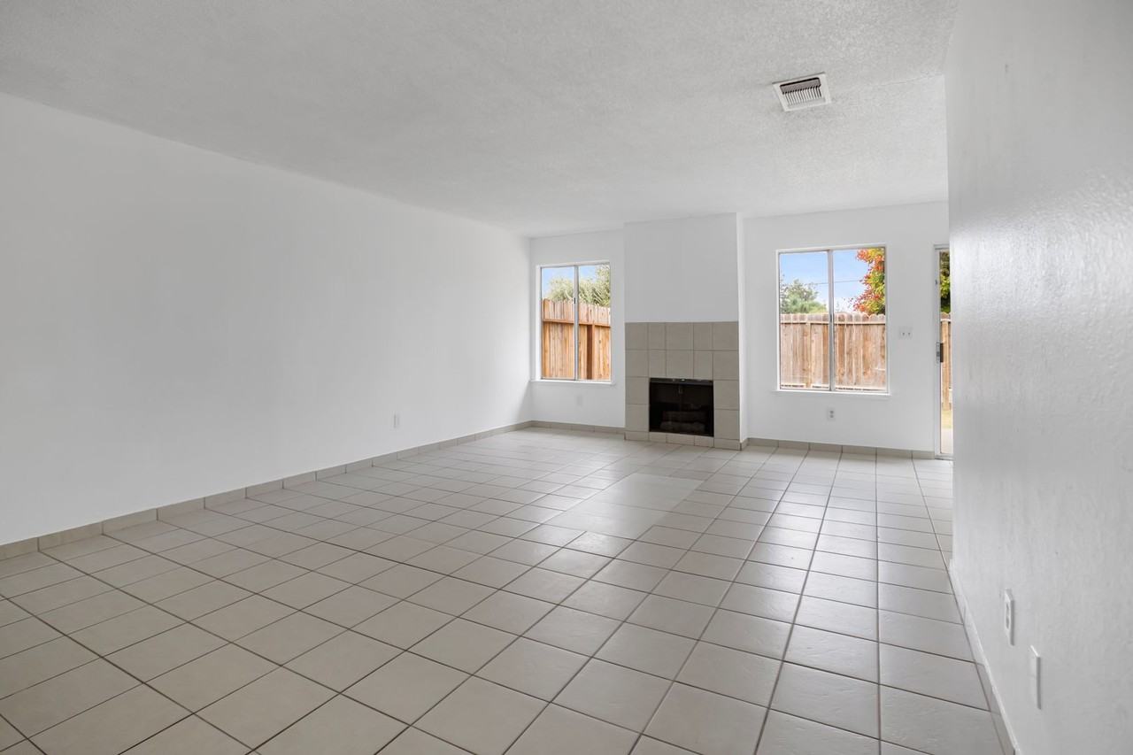 1877 Carter Way - Photo 2 of 16