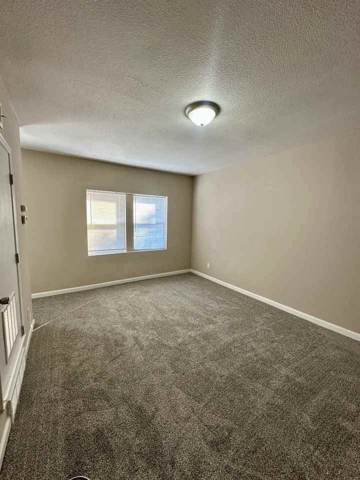 1305 E Armour Boulevard - Photo 3 of 13