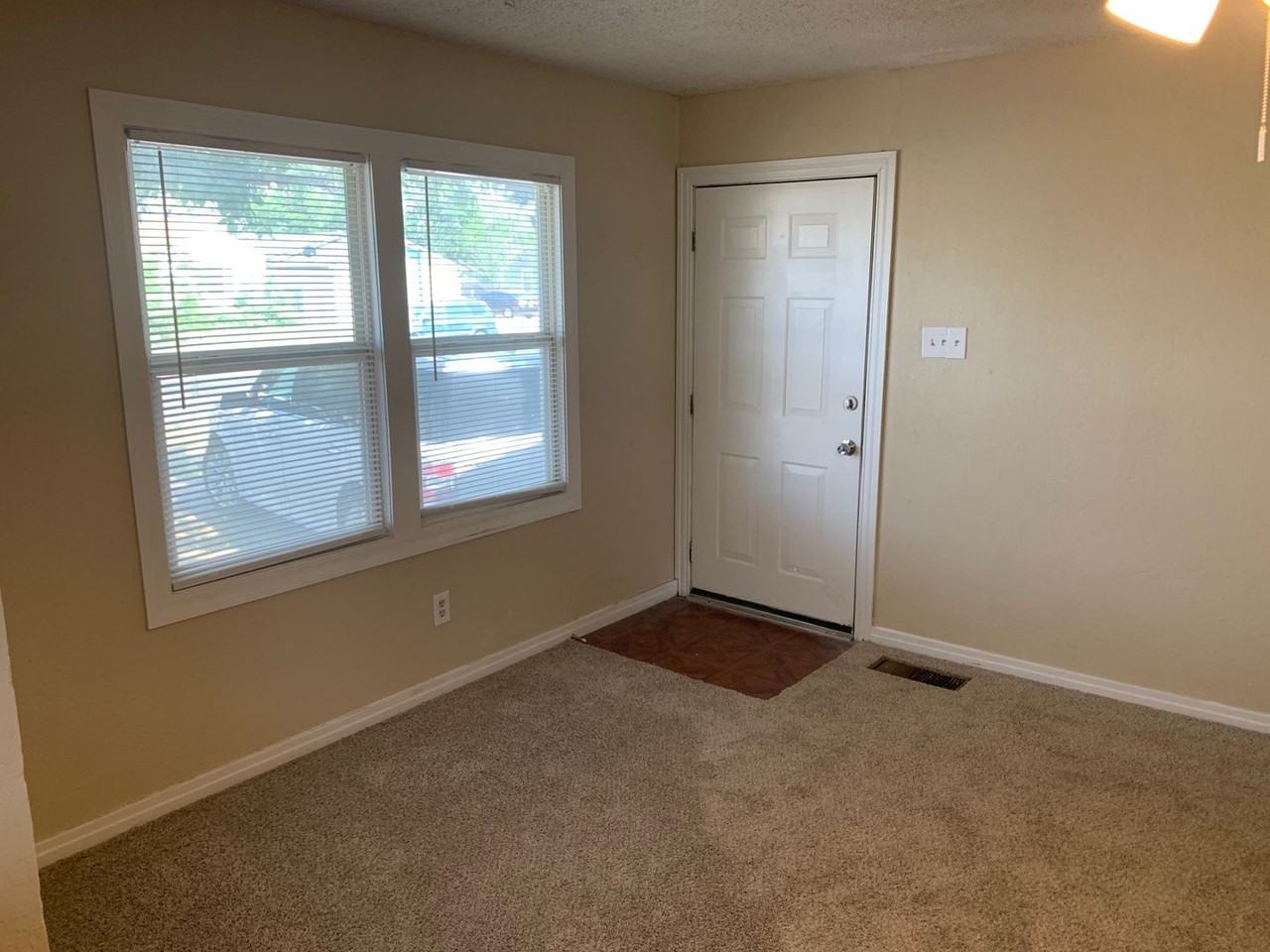 4602 Bowie St - Photo 5 of 8