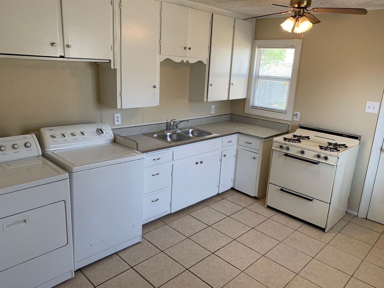 4602 Bowie St - Photo 6 of 8