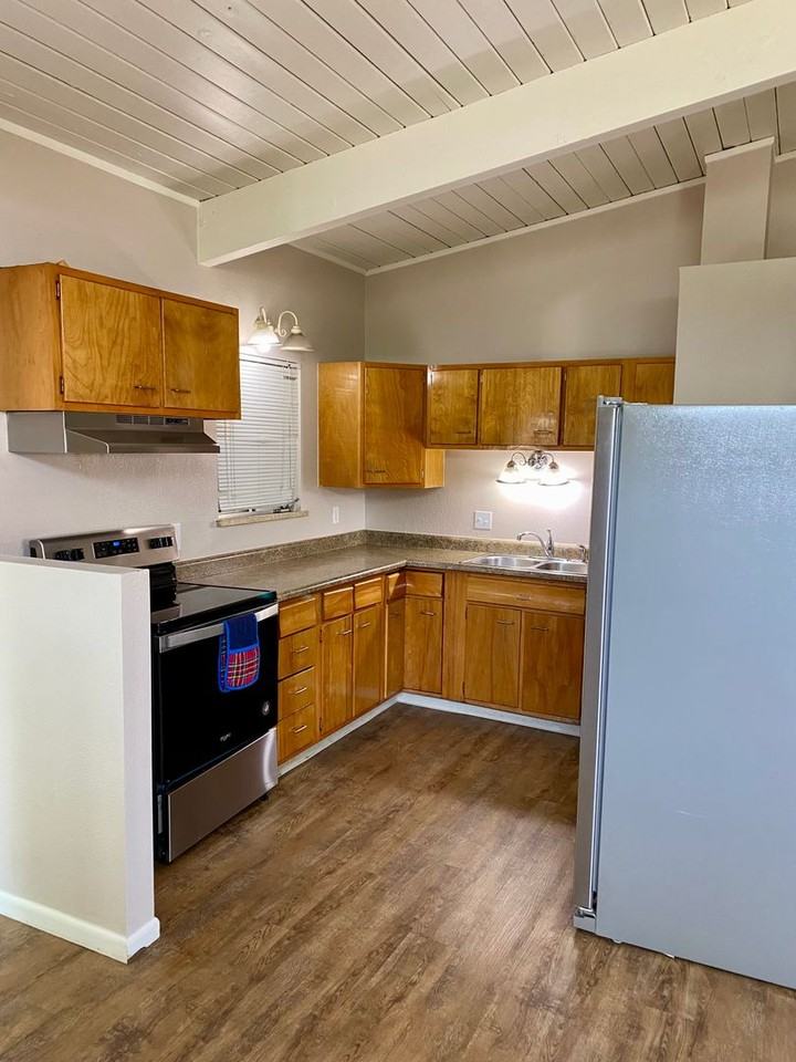 845 35th St - Photo 5 of 21