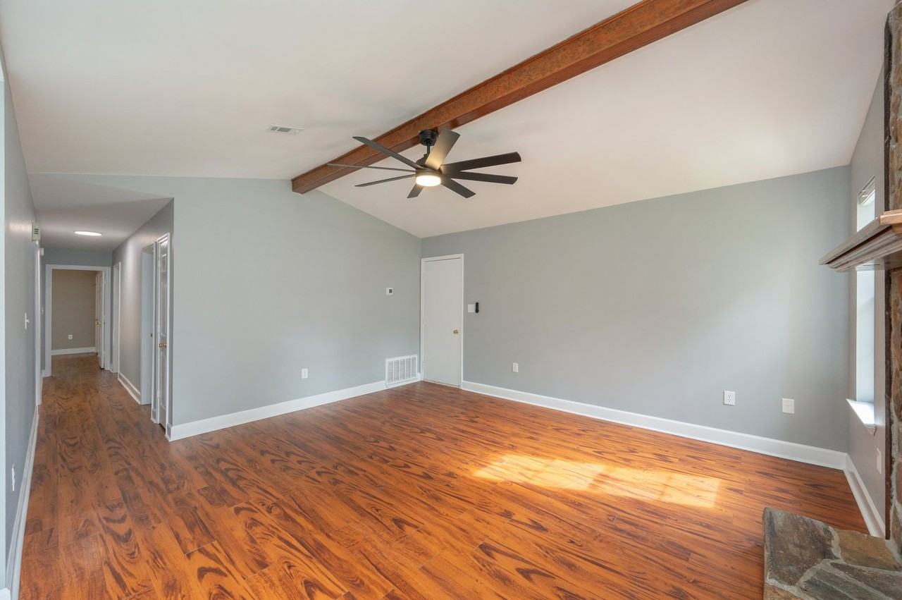 204 Esmond Ct - Photo 4 of 35