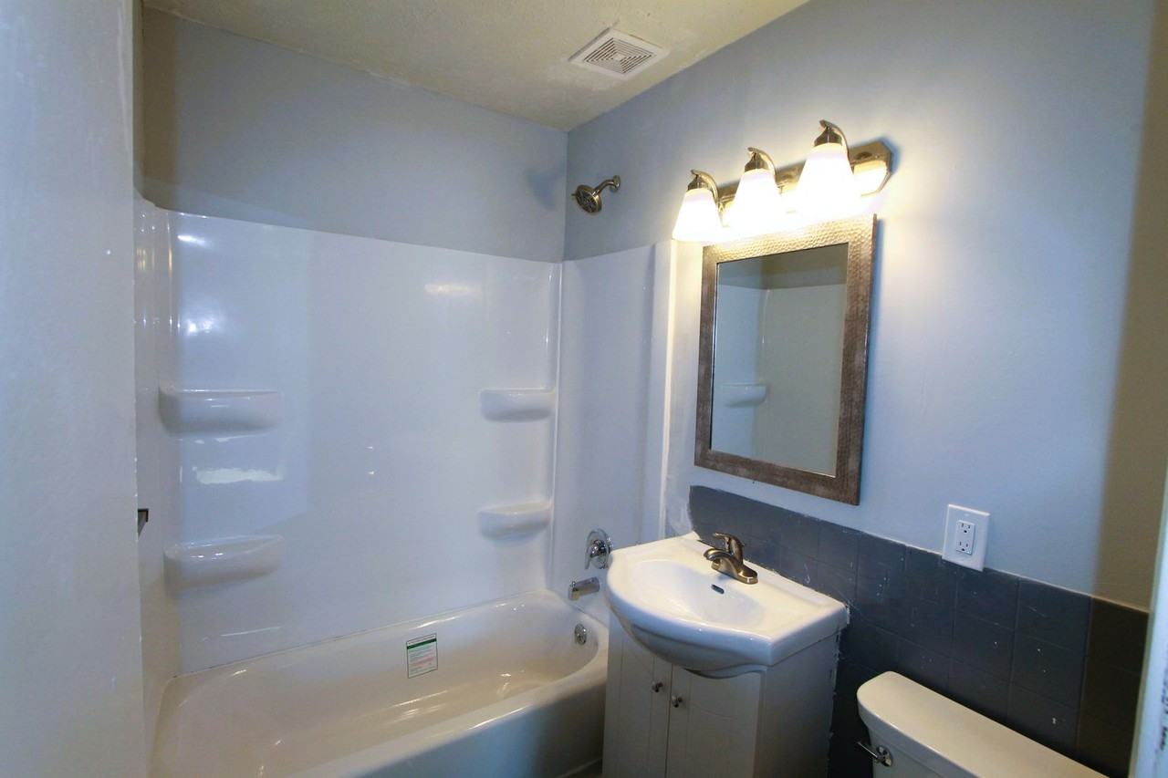 804 W 23rd Ave - Photo 3 of 13