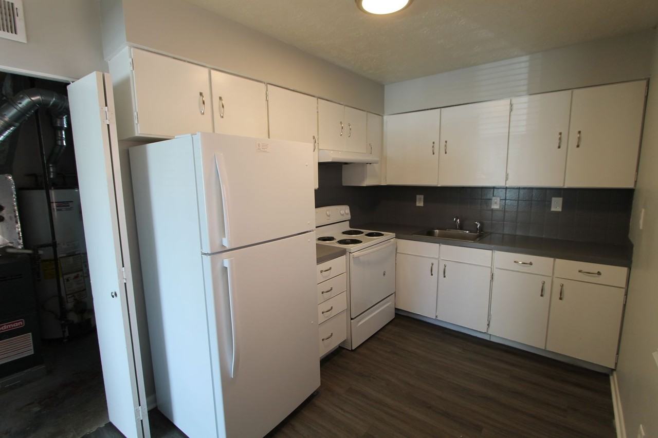 804 W 23rd Ave - Photo 4 of 13