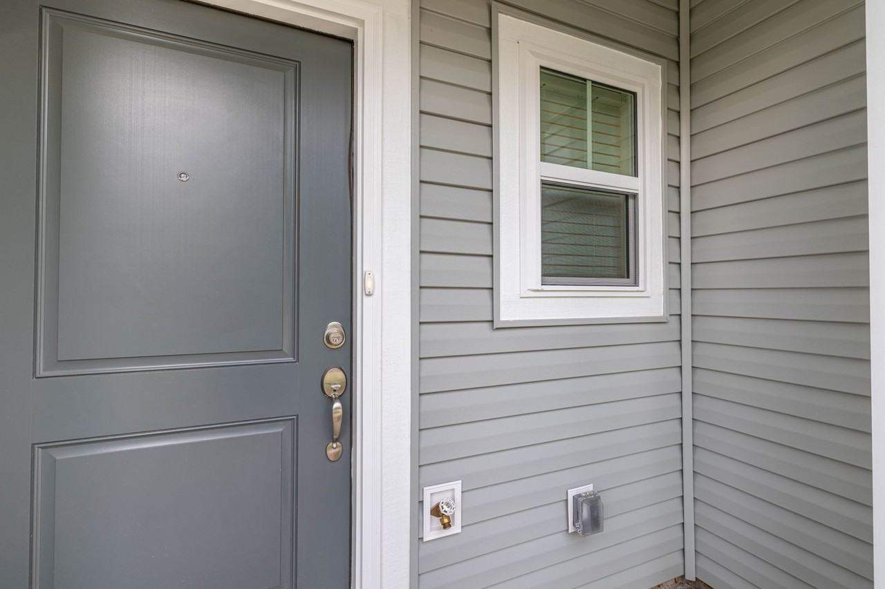 107 Heath St - Photo 2 of 16