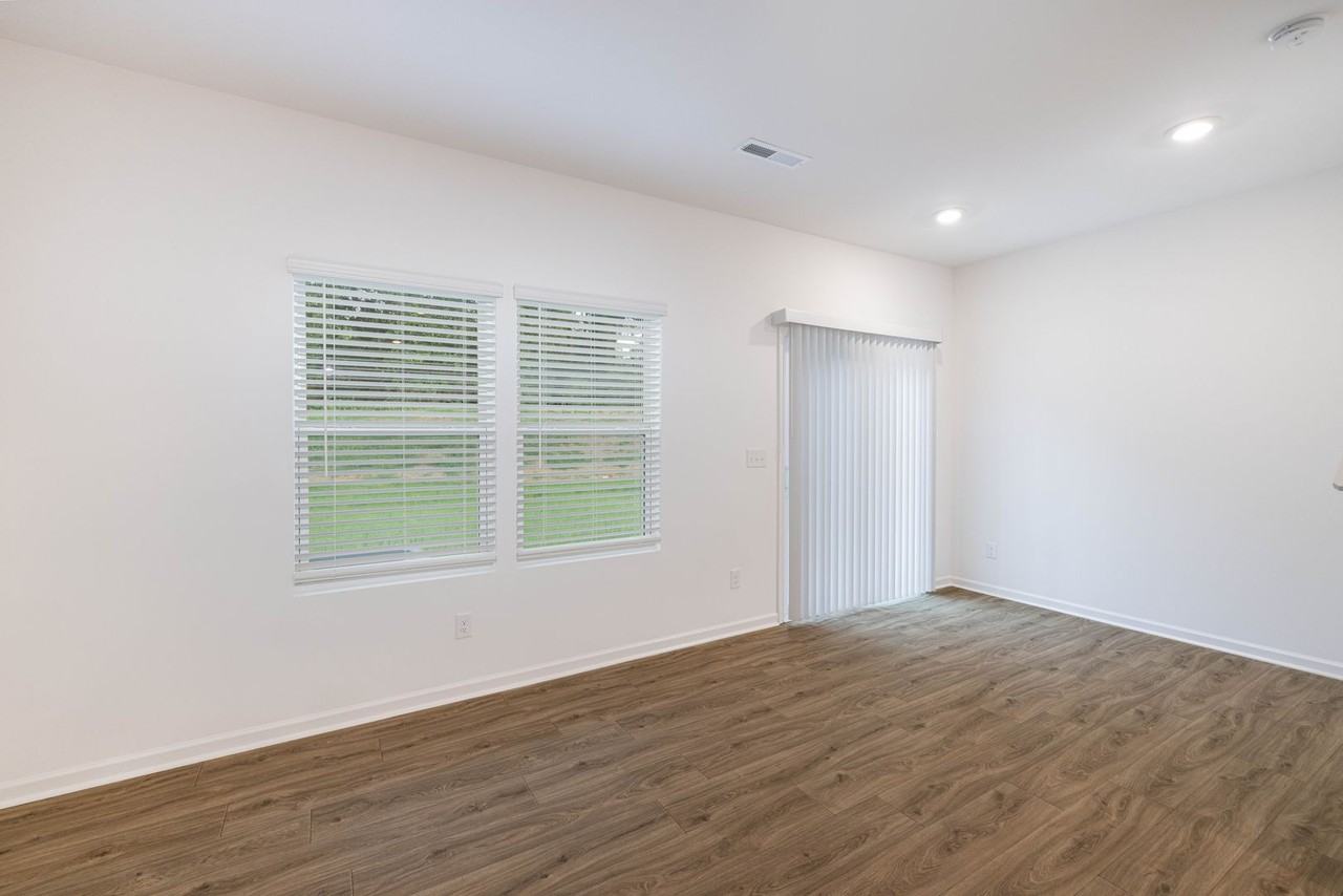 107 Heath St - Photo 7 of 16