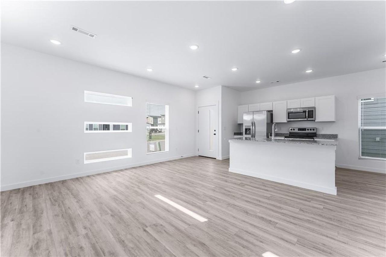 820 Boardwalk Ave - Photo 2 of 14