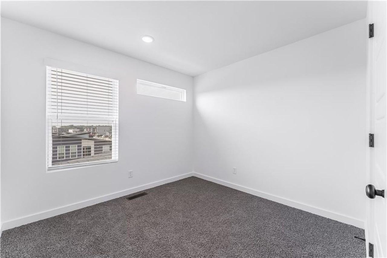 820 Boardwalk Ave - Photo 7 of 14