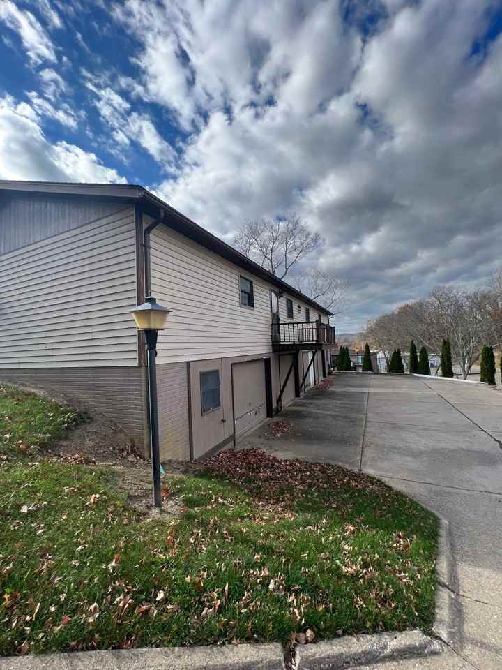 695 BW LN - Photo 2 of 16