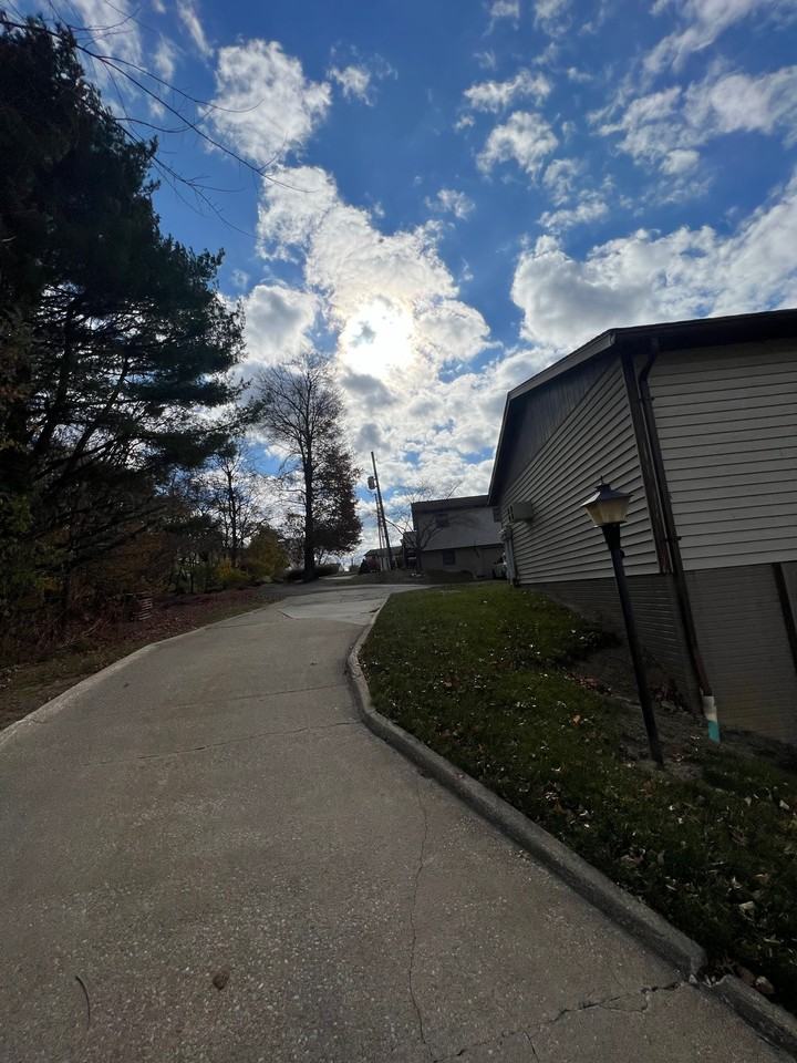 695 BW LN - Photo 3 of 16