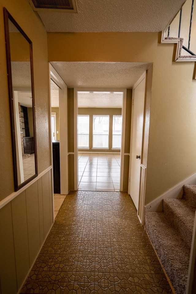 4709 Nw 63rd St - Photo 3 of 21