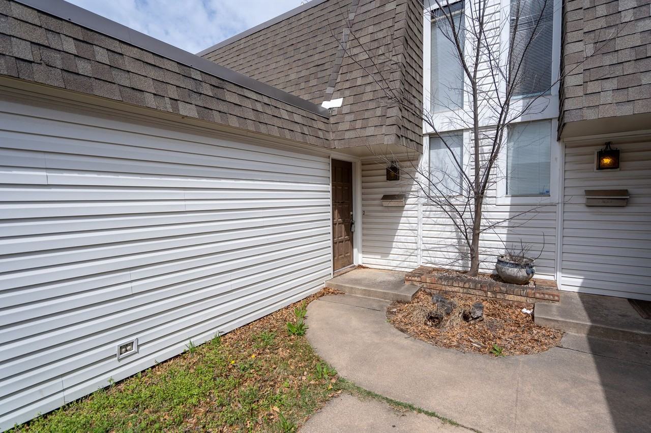 4709 Nw 63rd St - Photo 2 of 21