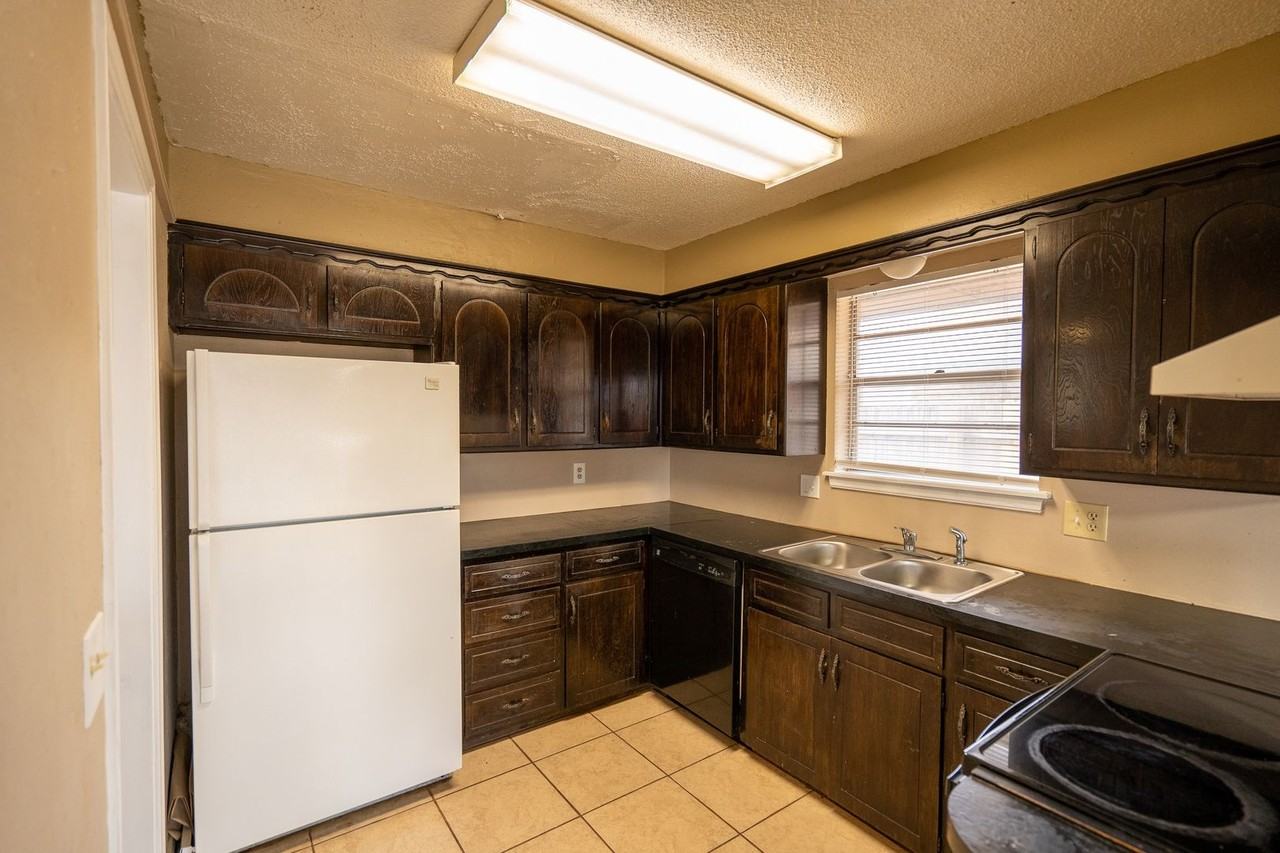 4709 Nw 63rd St - Photo 7 of 21
