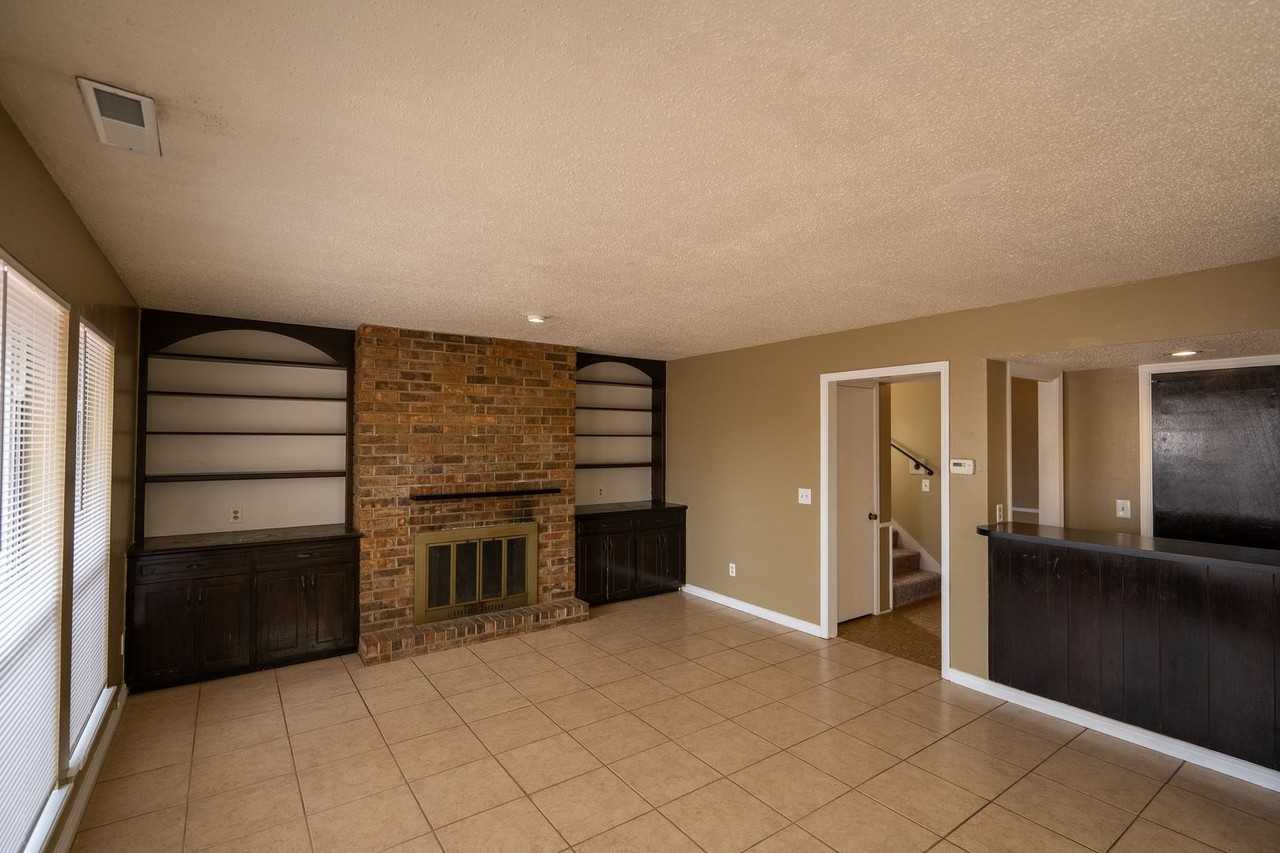 4709 Nw 63rd St - Photo 4 of 21