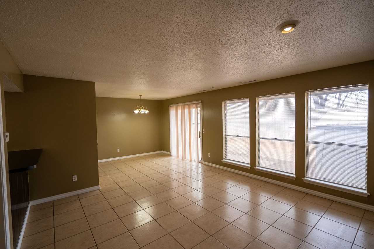 4709 Nw 63rd St - Photo 5 of 21