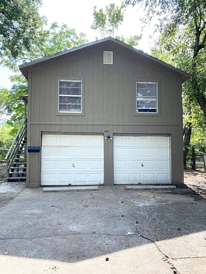 4311 Grandberry St - Photo 2 of 6