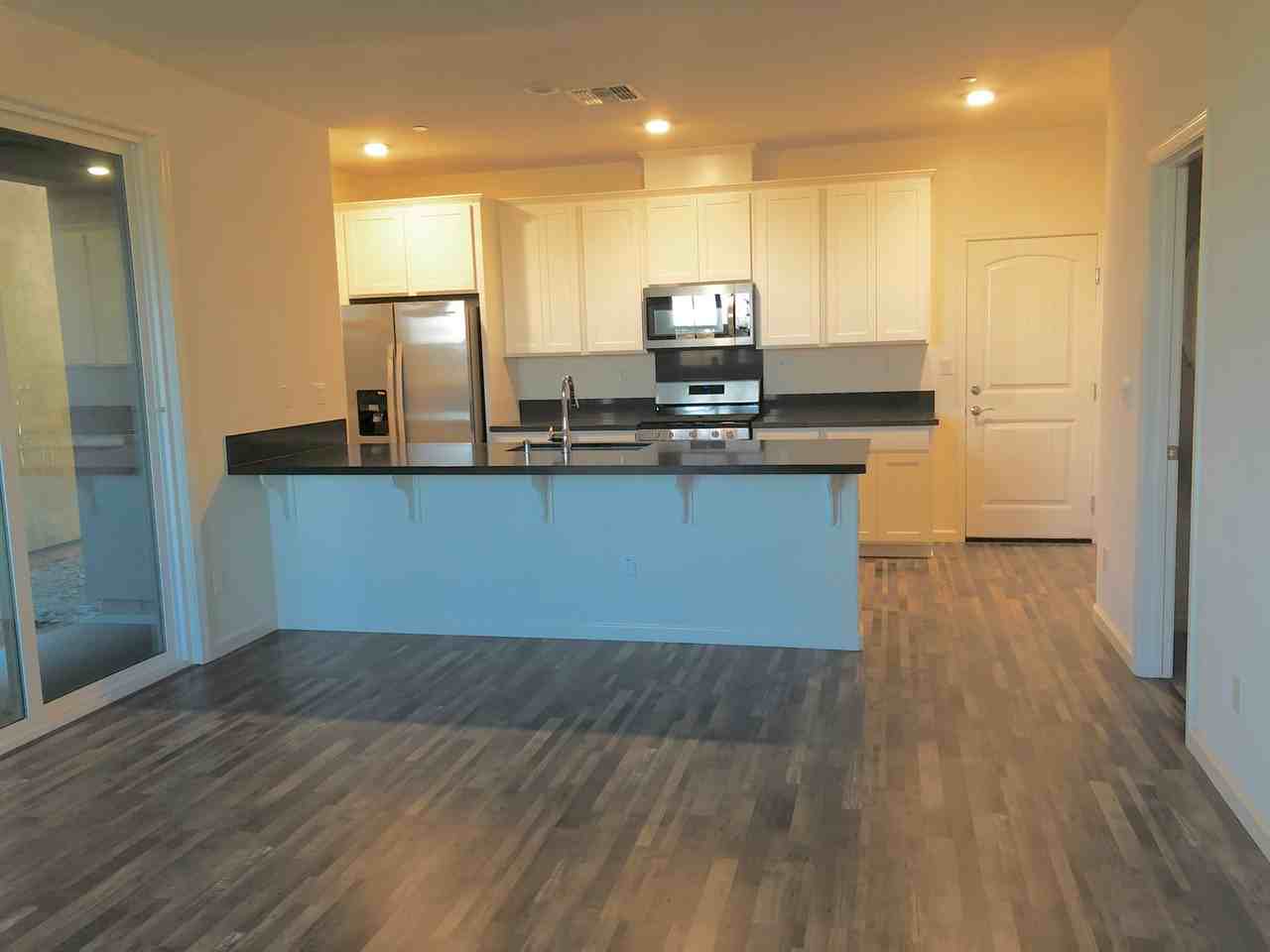 2513 Natomas Crossing Dr - Photo 2 of 22