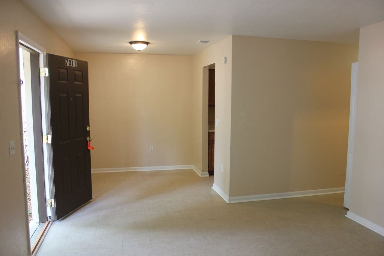 7011 Sw 17th Pl - Photo 3 of 16