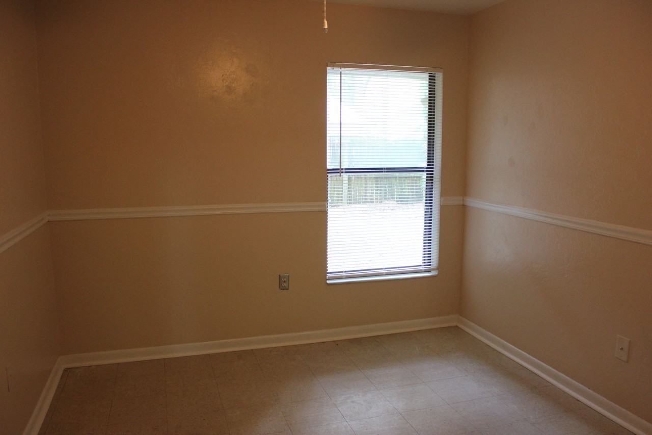7011 Sw 17th Pl - Photo 7 of 16