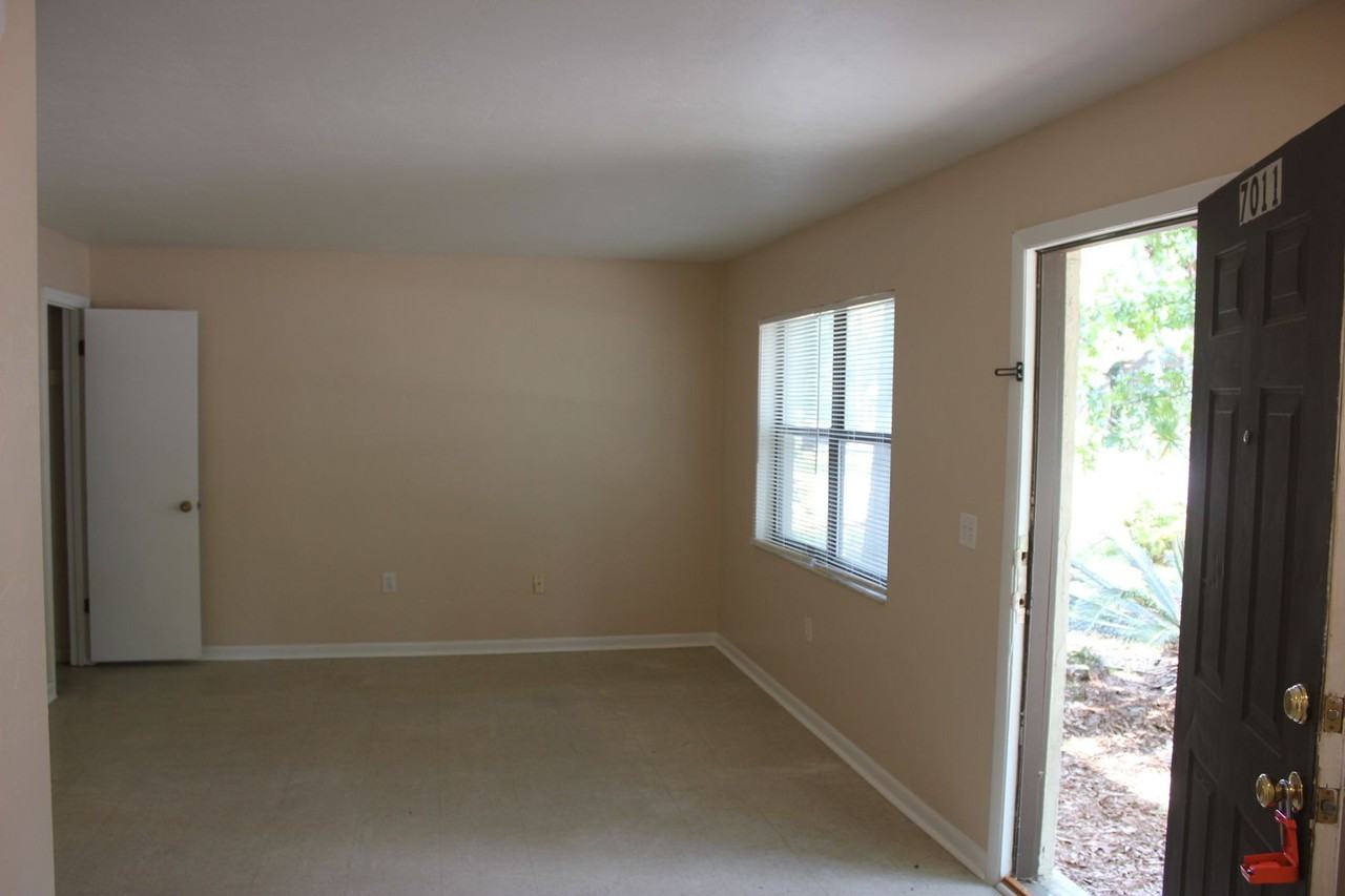 7011 Sw 17th Pl - Photo 2 of 16