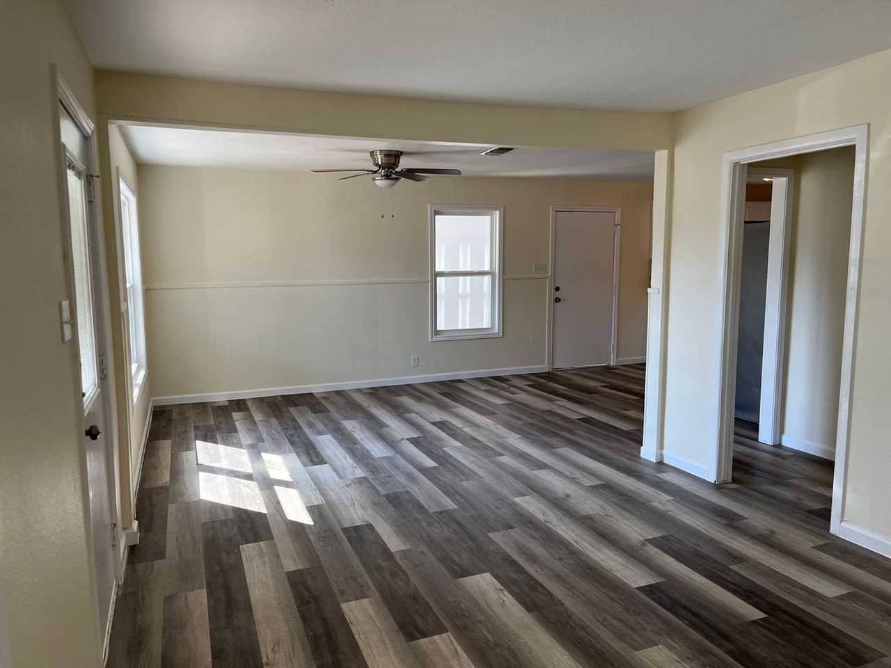 403 1st St - Photo 5 of 11