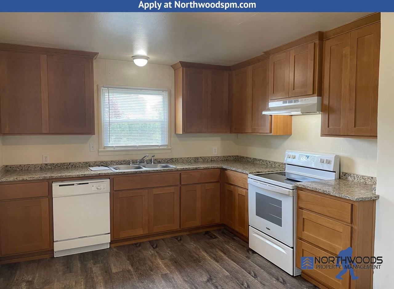 549 Alder St - Photo 6 of 17