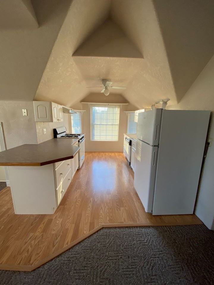 236 E Madison Ave - Photo 5 of 13