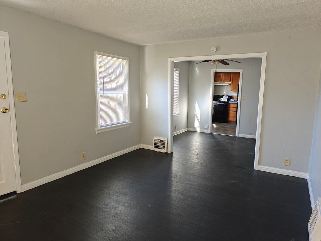 10536 Mortimer Ln - Photo 3 of 9