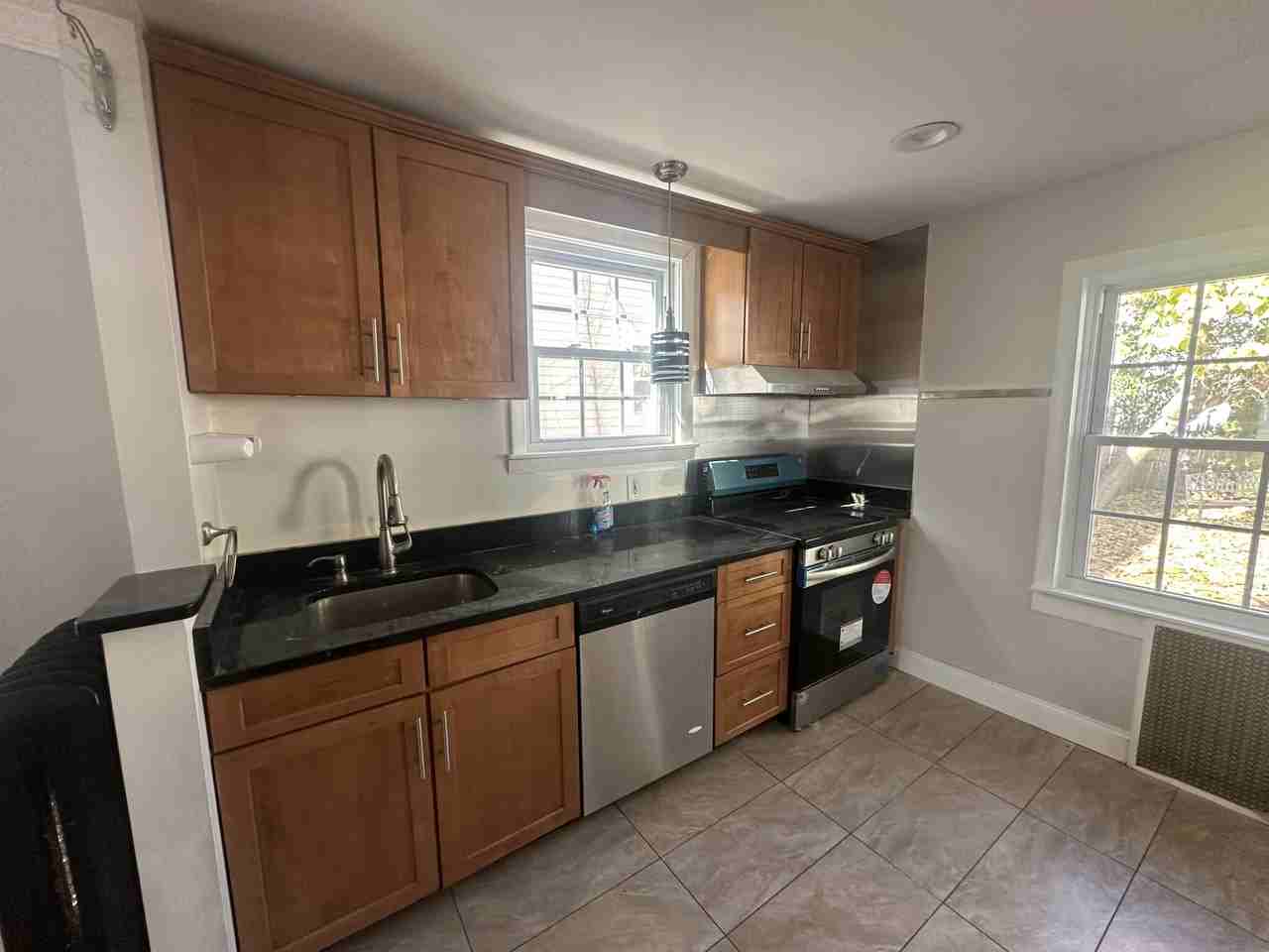 28 Hovey St - Photo 2 of 20