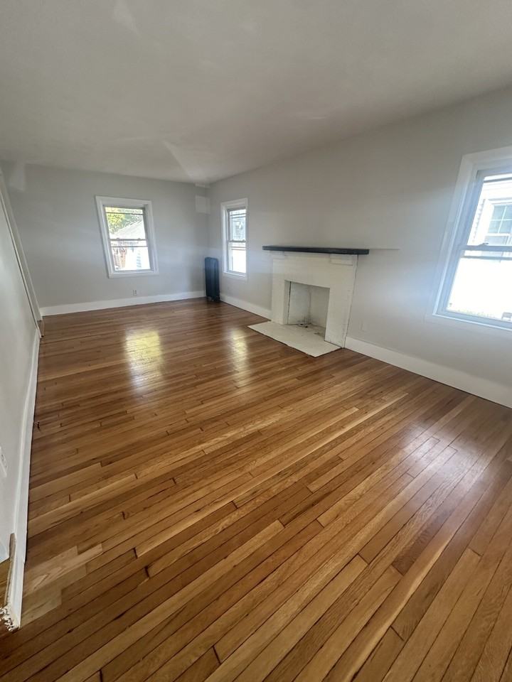 28 Hovey St - Photo 7 of 20