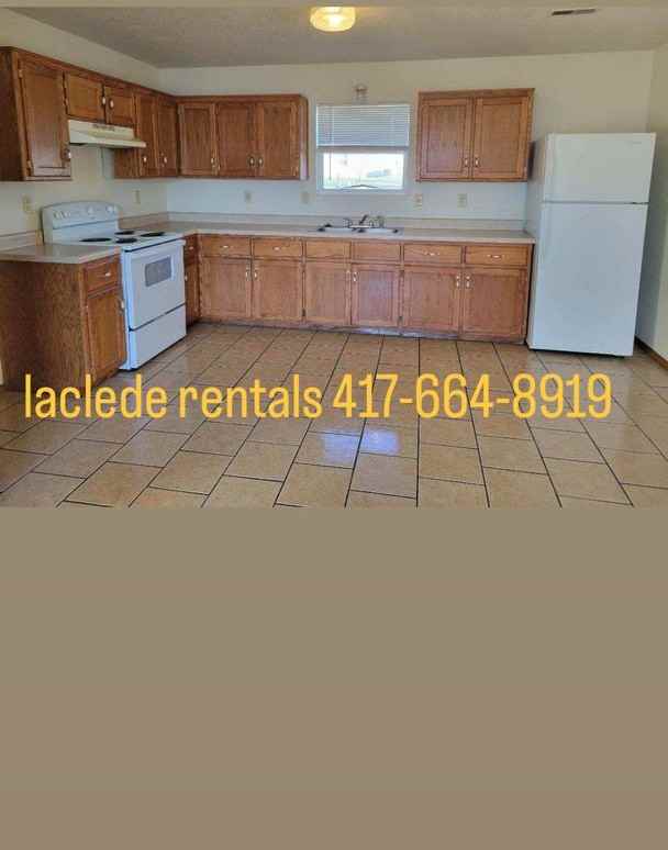 1143 Lake Dr - Photo 3 of 9