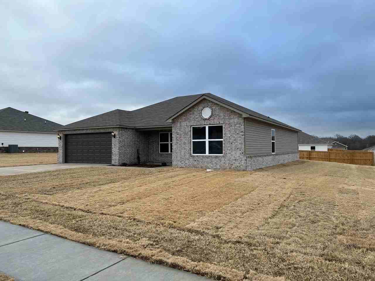 33 Ferguson Dr - Photo 2 of 21