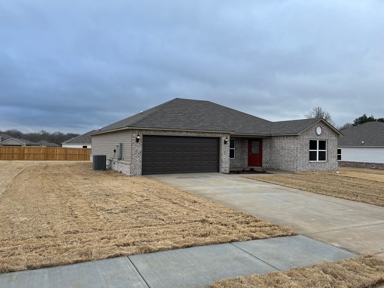 33 Ferguson Dr - Photo 3 of 21